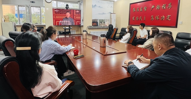 五家渠市人大常委会组织集中收看纪念中国人民抗日战争暨世界反法西斯战争胜利80周年阅兵式.jpg