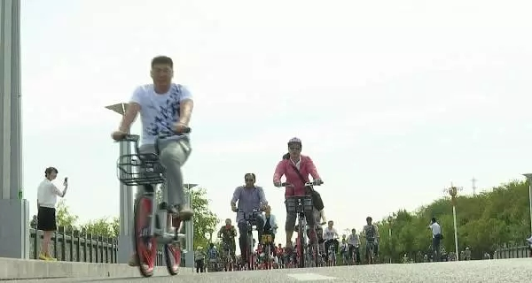 五家渠市有多少人口_...日下午,记者在五家渠市富强路步行街西面路口拍下这样(3)