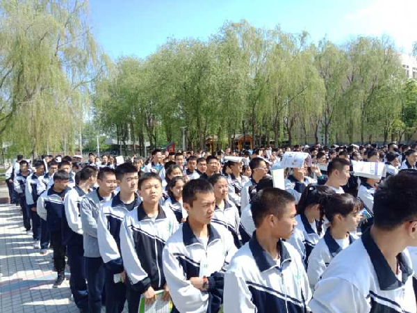 学生紧急疏散后集合查点