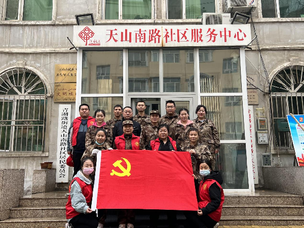 天山南路社区开展爱国卫生运动