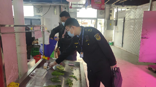 护航“双节”保安全，严格监管稳价格