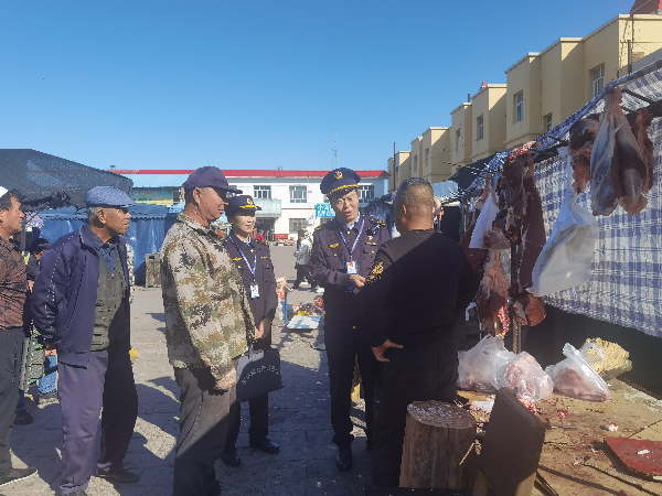 坚守市场一线 守护市场秩序 坚守市场一线 守护市场秩序