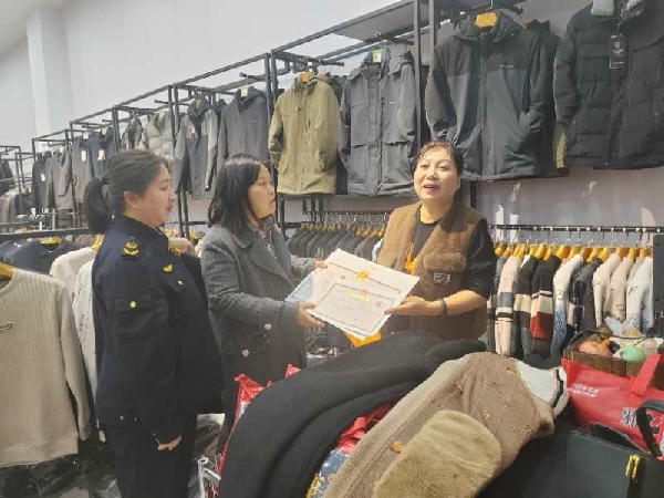 师市市场监督管理局送政策进企业全力优化营商环境