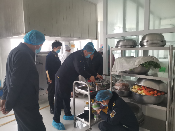师市市场监管第三所、三大队开展集中用餐单位食品安全专项治理行动