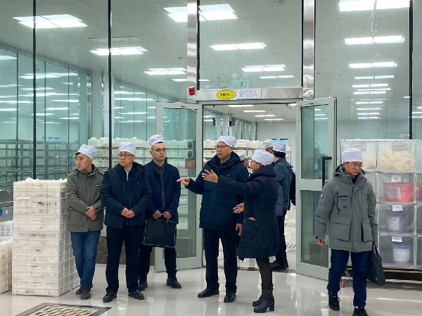  中国纤维质量监测中心党委书记、主任阎思进一行莅临五家渠实验室指导检查工作