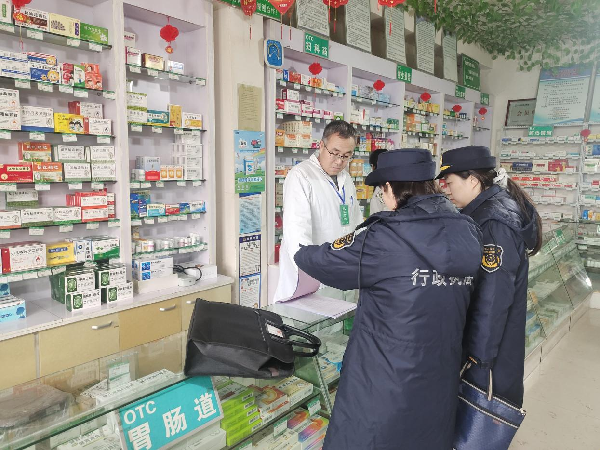六师五家渠市市场监管局 开展节前药品安全检查