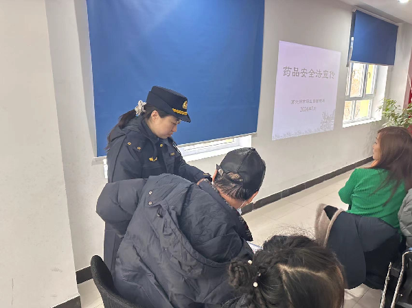  “零距离”开展药品安全知识宣传进社区